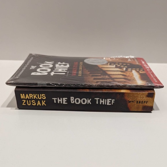 The Book Thief Novel & Reading Group Guide (2005, Paperback) – Markus Zusak - Picture 11 of 11